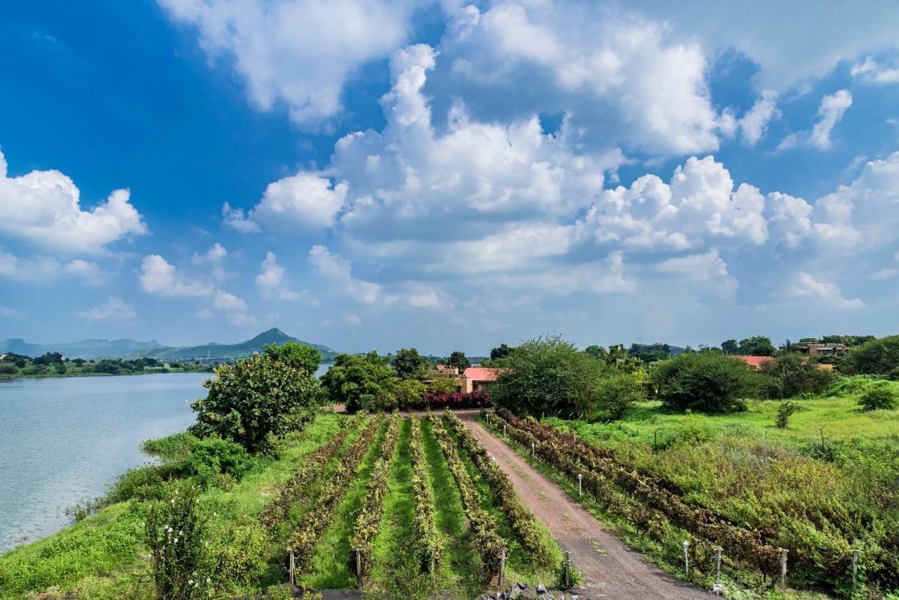 Saffronstays Rose Vineyard: Lakefront Pet-Friendly Villa in Nashik Exterior photo