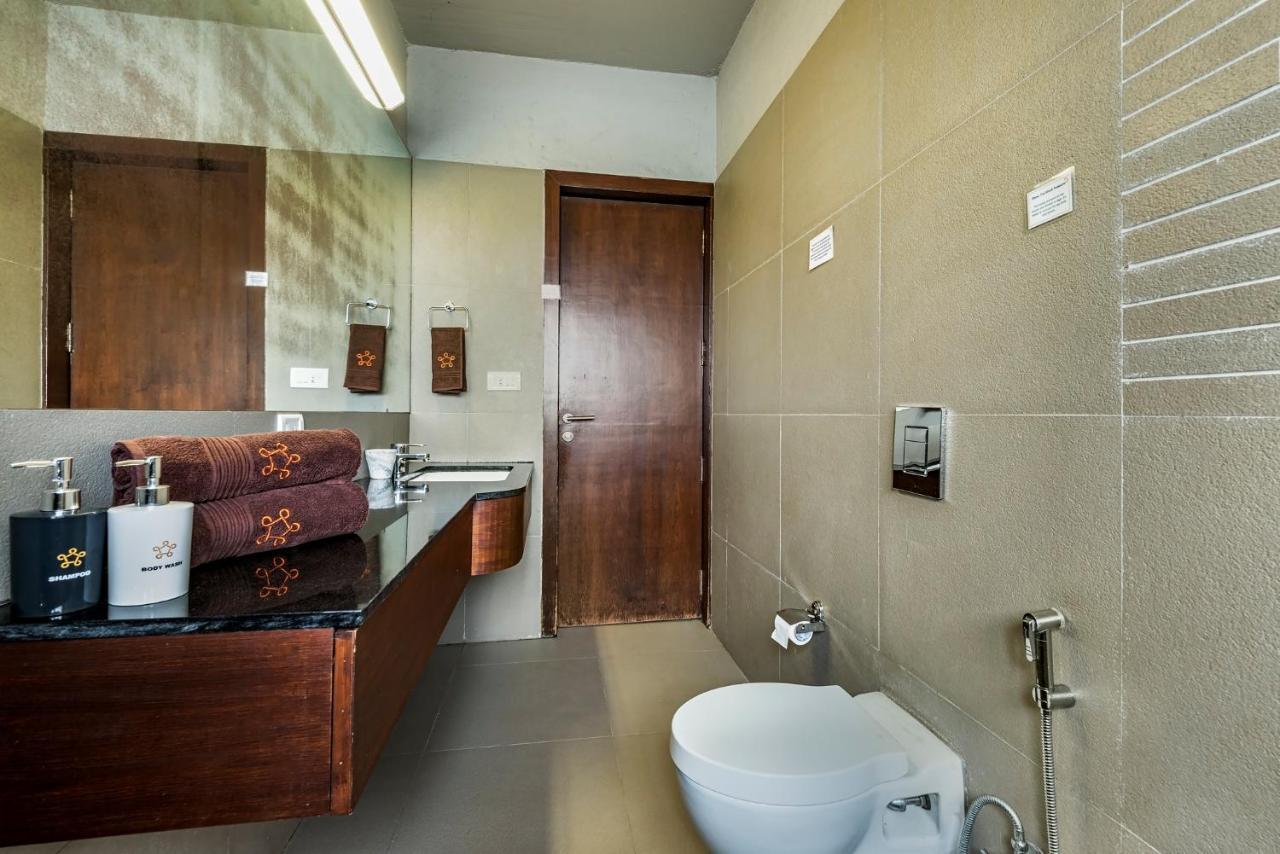 Saffronstays Rose Vineyard: Lakefront Pet-Friendly Villa in Nashik Exterior photo
