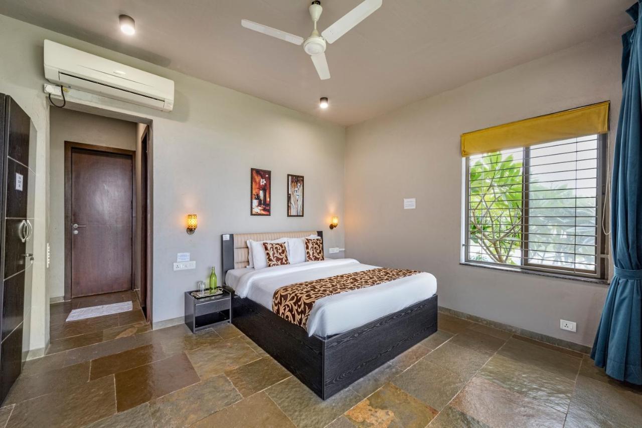 Saffronstays Rose Vineyard: Lakefront Pet-Friendly Villa in Nashik Exterior photo