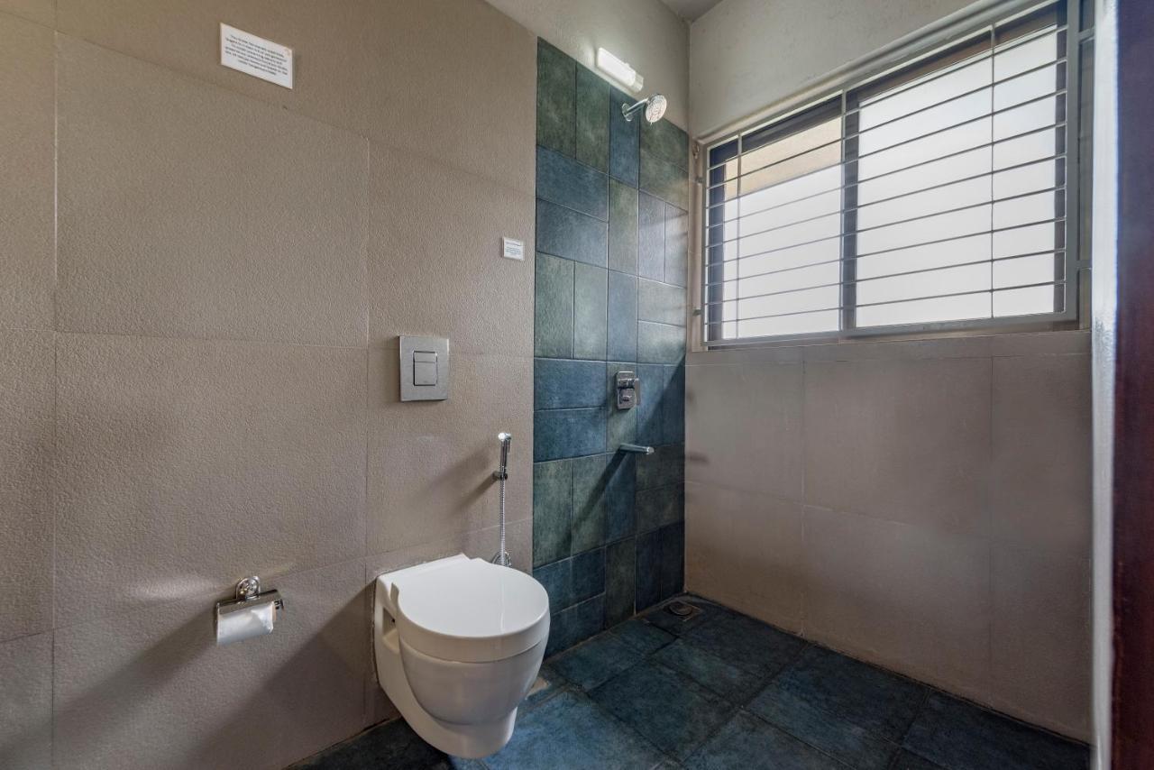 Saffronstays Rose Vineyard: Lakefront Pet-Friendly Villa in Nashik Exterior photo