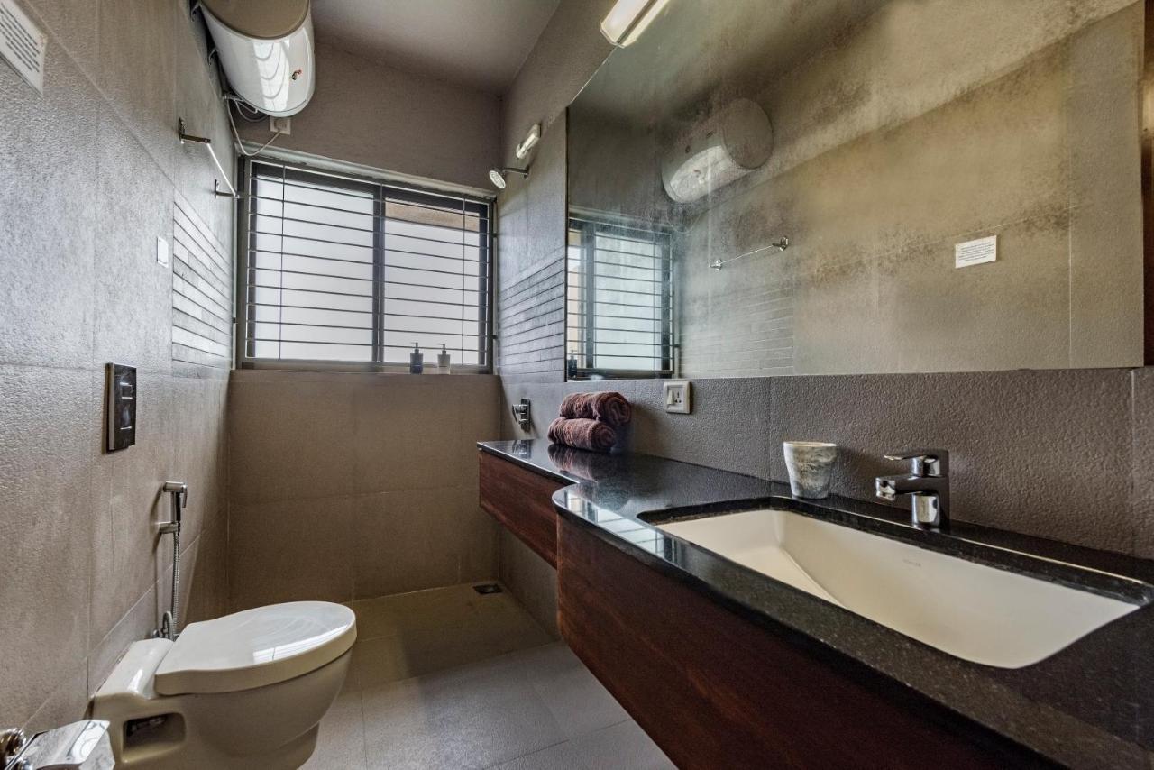 Saffronstays Rose Vineyard: Lakefront Pet-Friendly Villa in Nashik Exterior photo