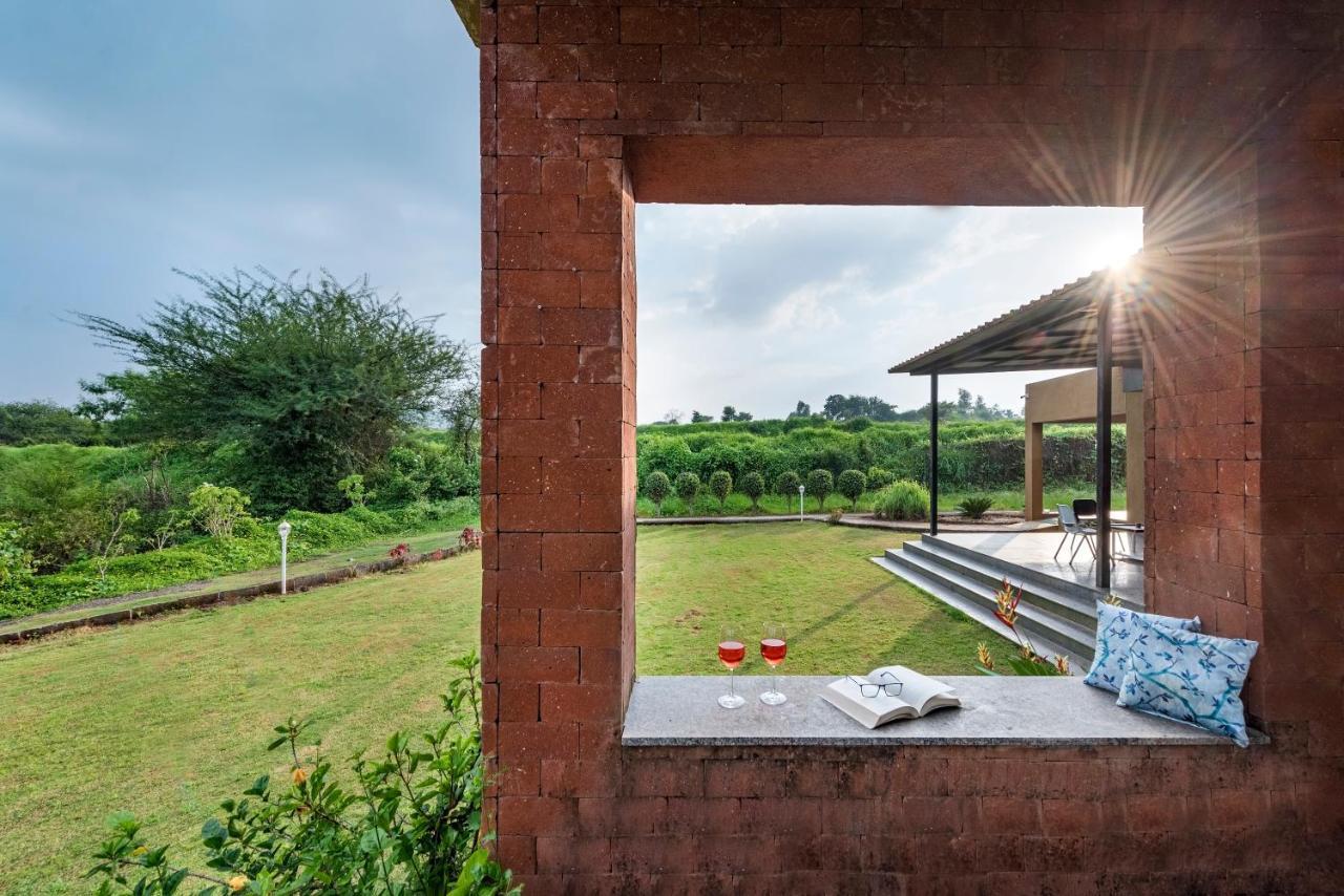 Saffronstays Rose Vineyard: Lakefront Pet-Friendly Villa in Nashik Exterior photo
